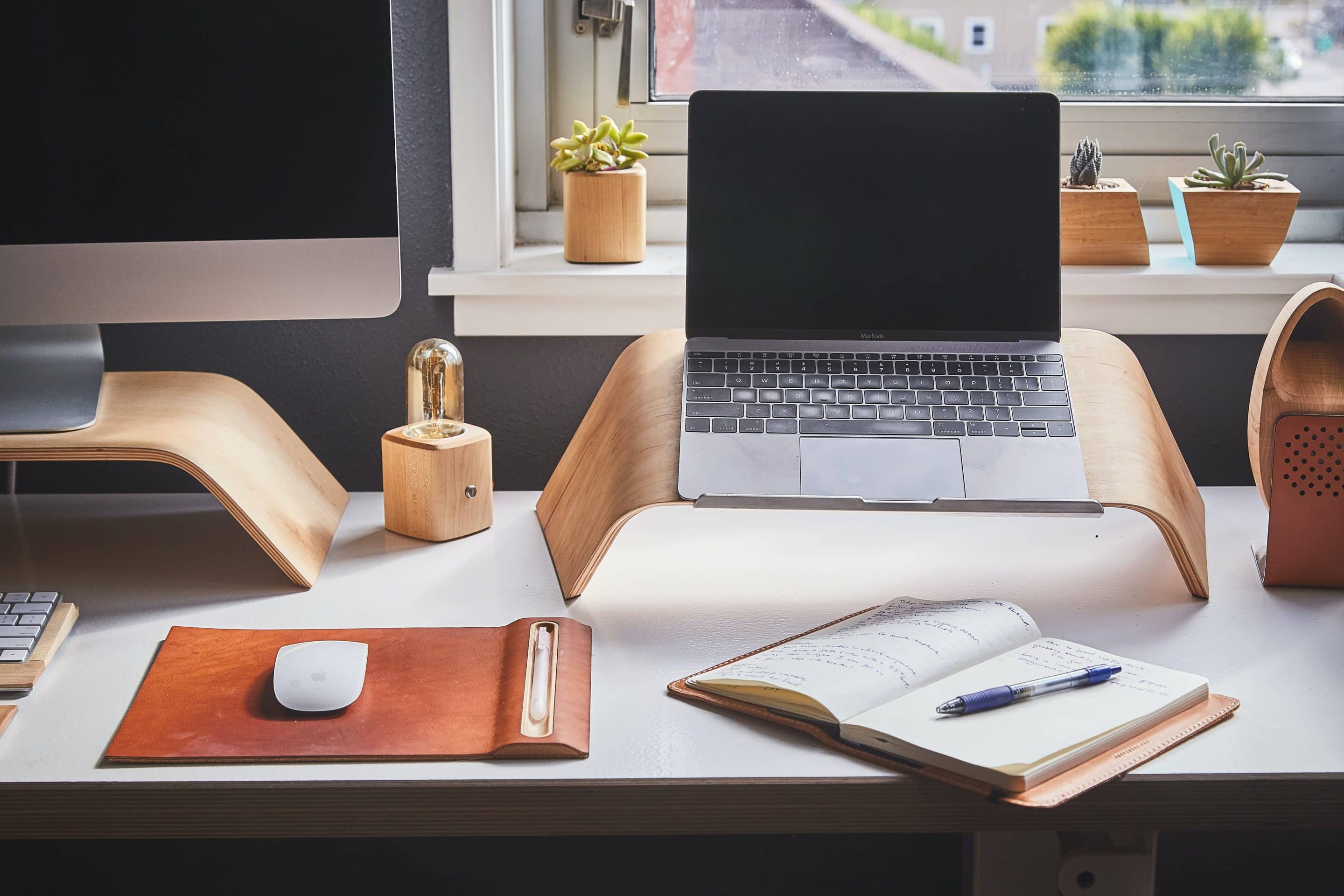Créez votre bureau à domicile ergonomique : astuces pour améliorer votre productivité
