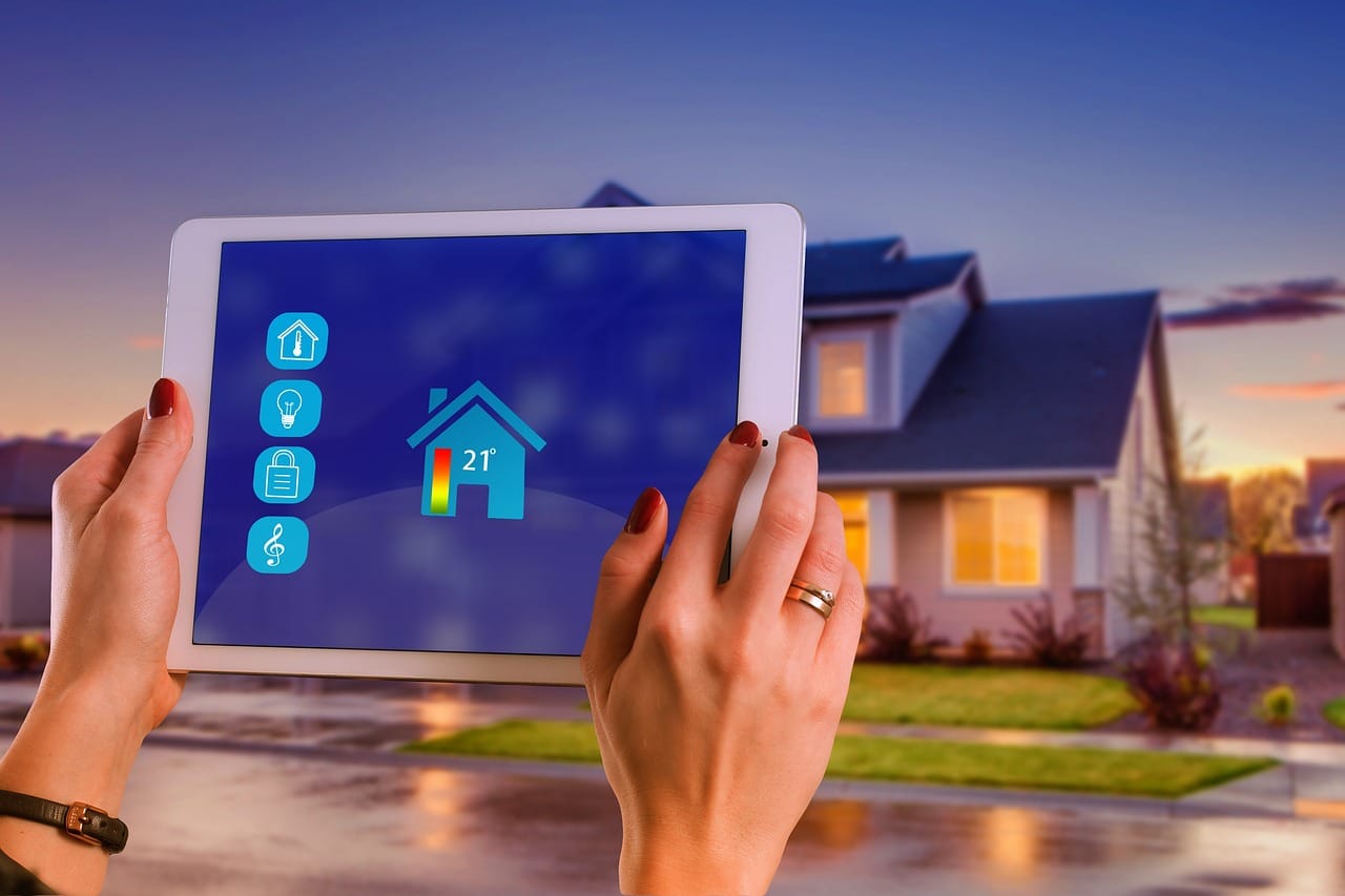 La maison intelligente en 2024 : votre guide pour choisir et installer les systèmes domotiques